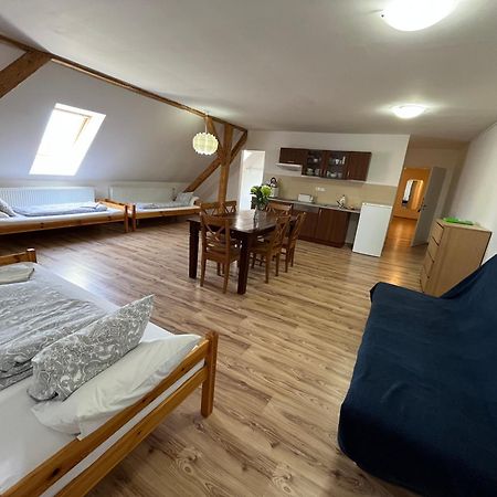 Dvur Nove Zamky Hotel Mladec Bagian luar foto