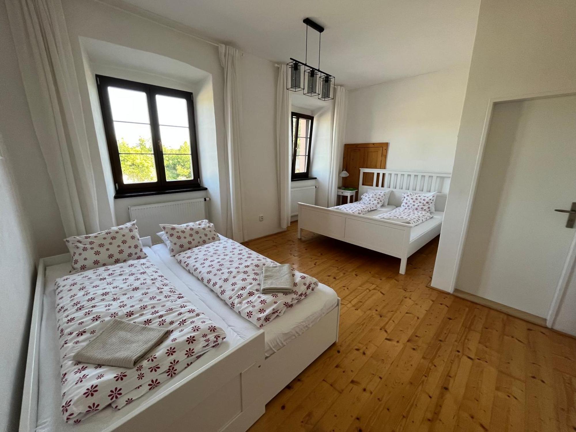 Dvur Nove Zamky Hotel Mladec Bagian luar foto