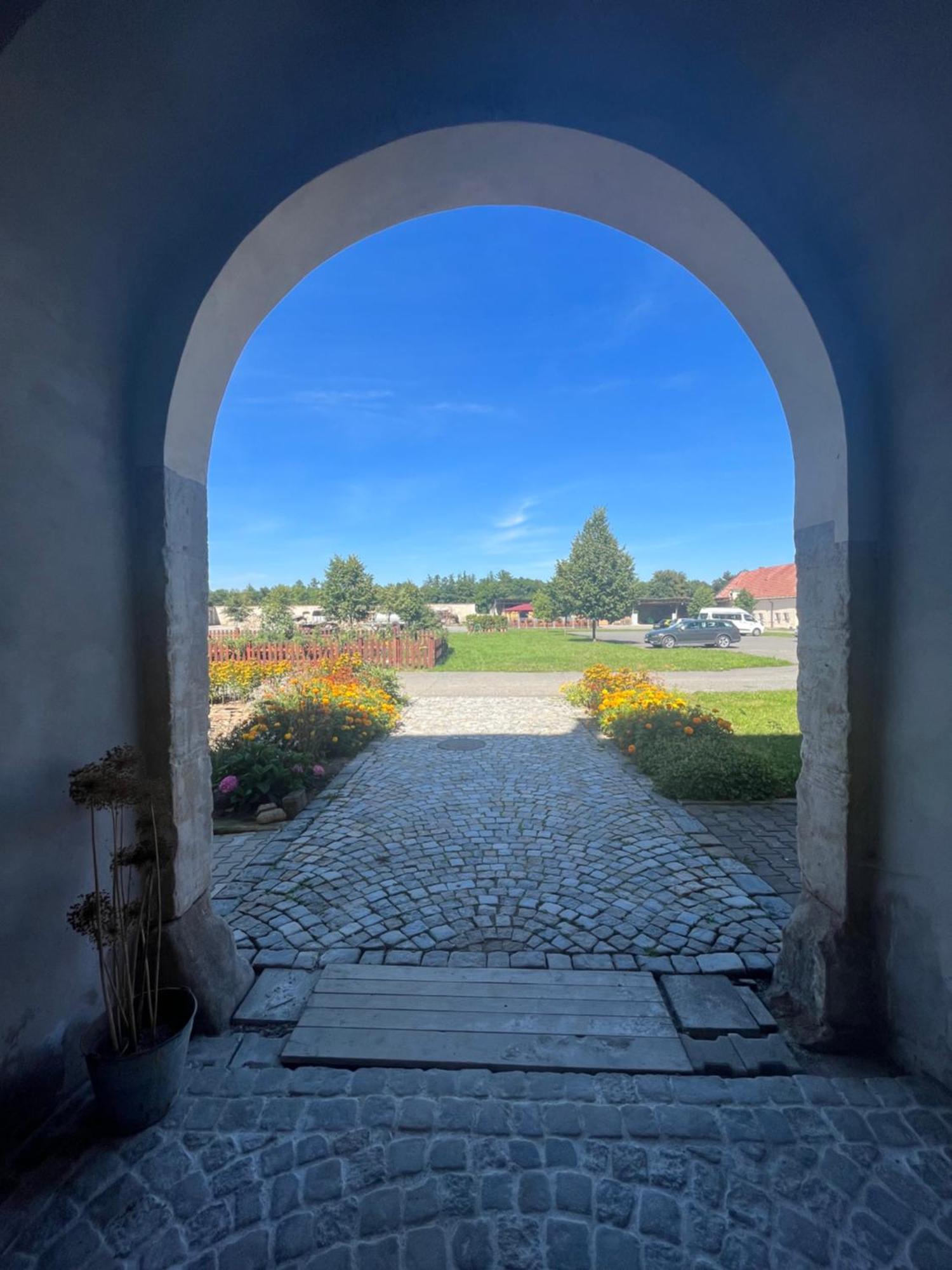 Dvur Nove Zamky Hotel Mladec Bagian luar foto