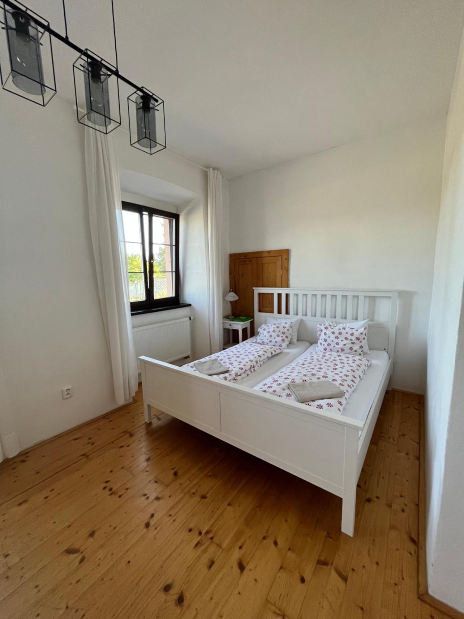 Dvur Nove Zamky Hotel Mladec Bagian luar foto