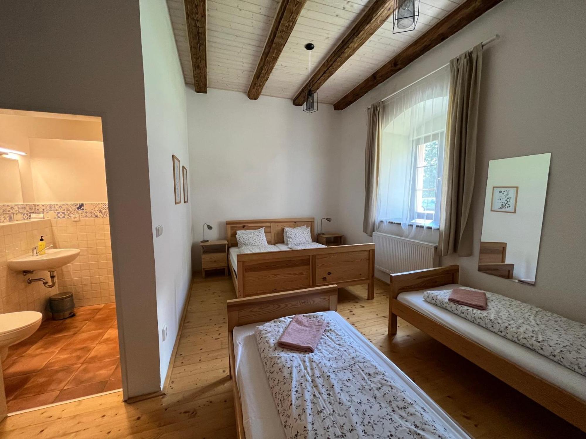 Dvur Nove Zamky Hotel Mladec Bagian luar foto