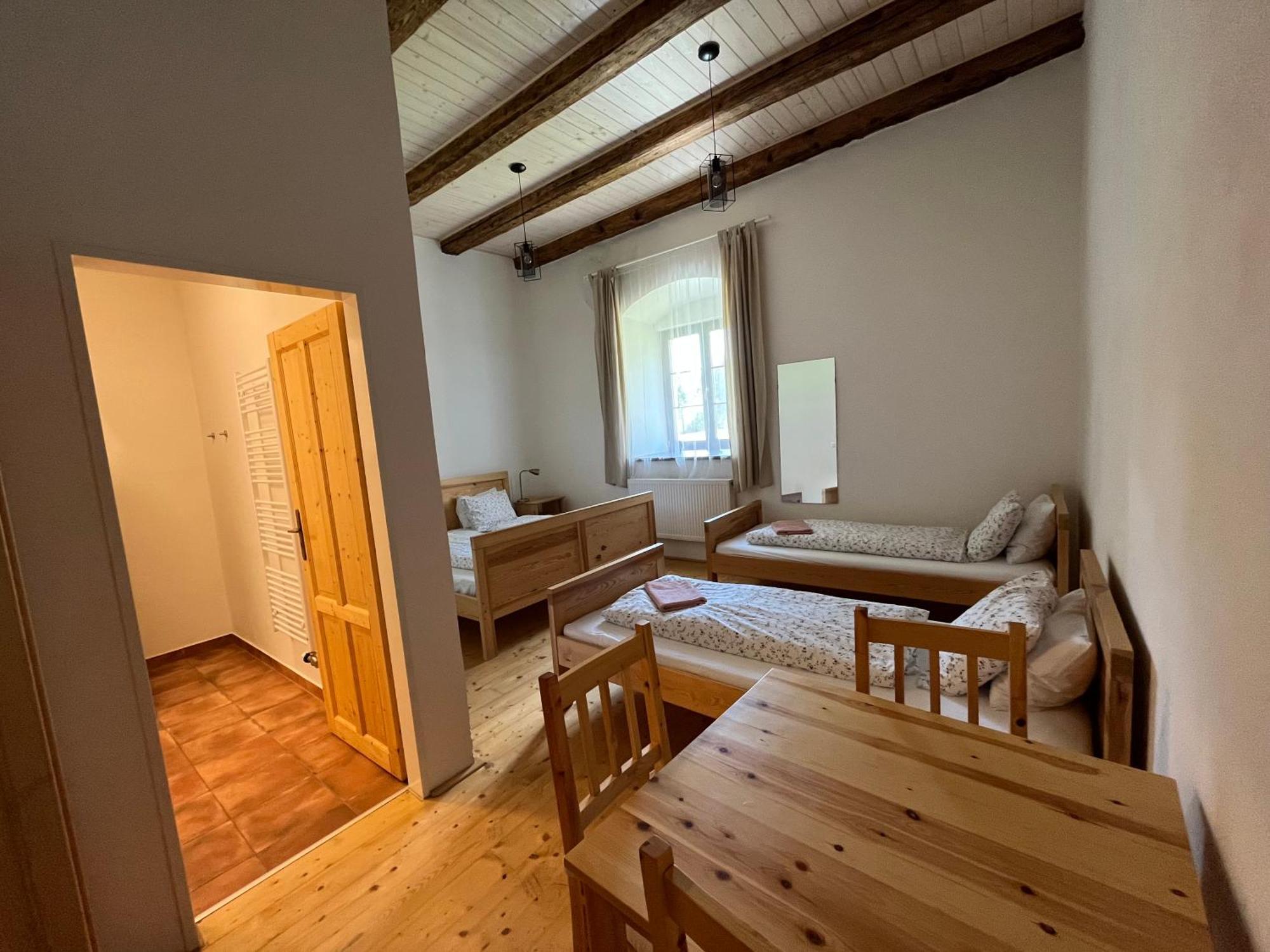 Dvur Nove Zamky Hotel Mladec Bagian luar foto
