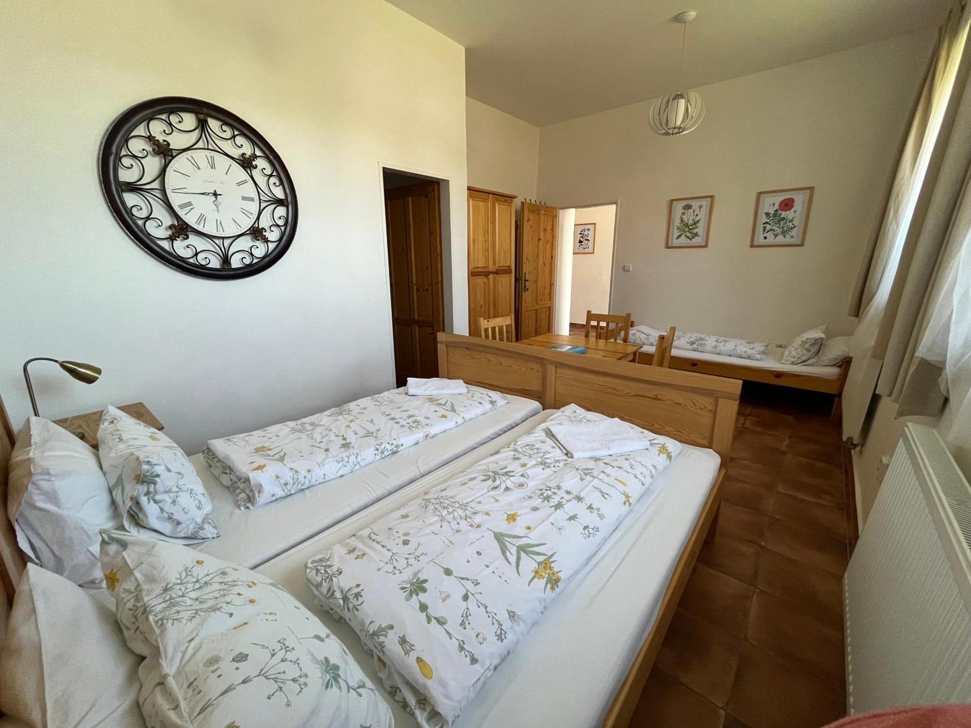 Dvur Nove Zamky Hotel Mladec Bagian luar foto