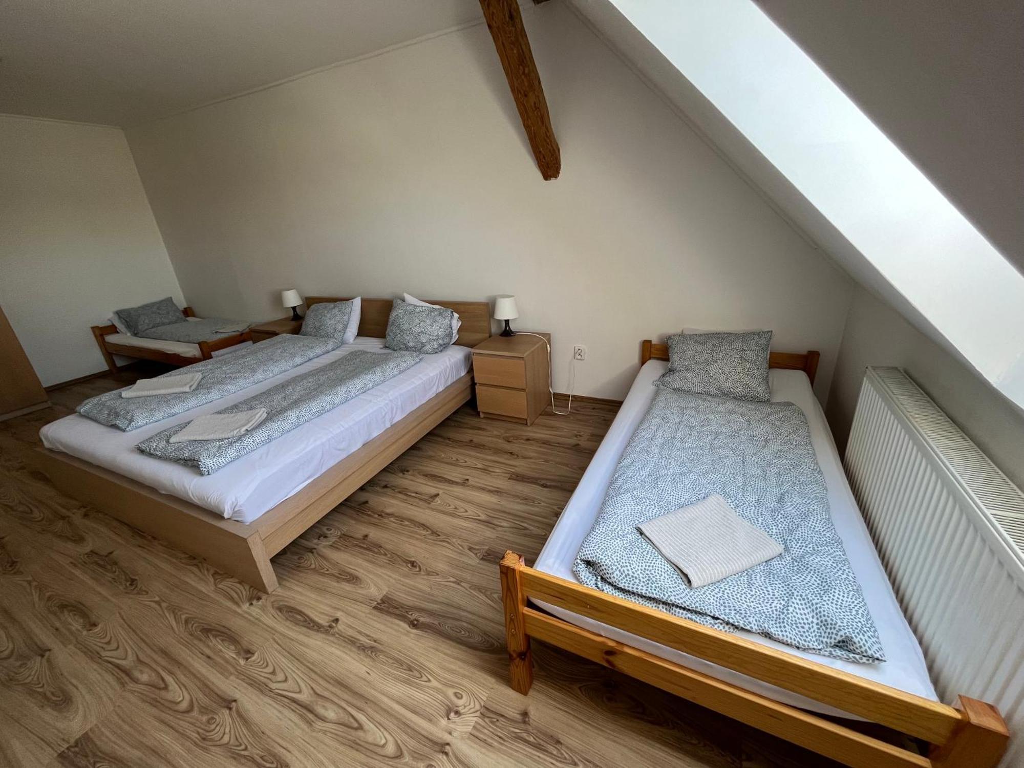 Dvur Nove Zamky Hotel Mladec Bagian luar foto