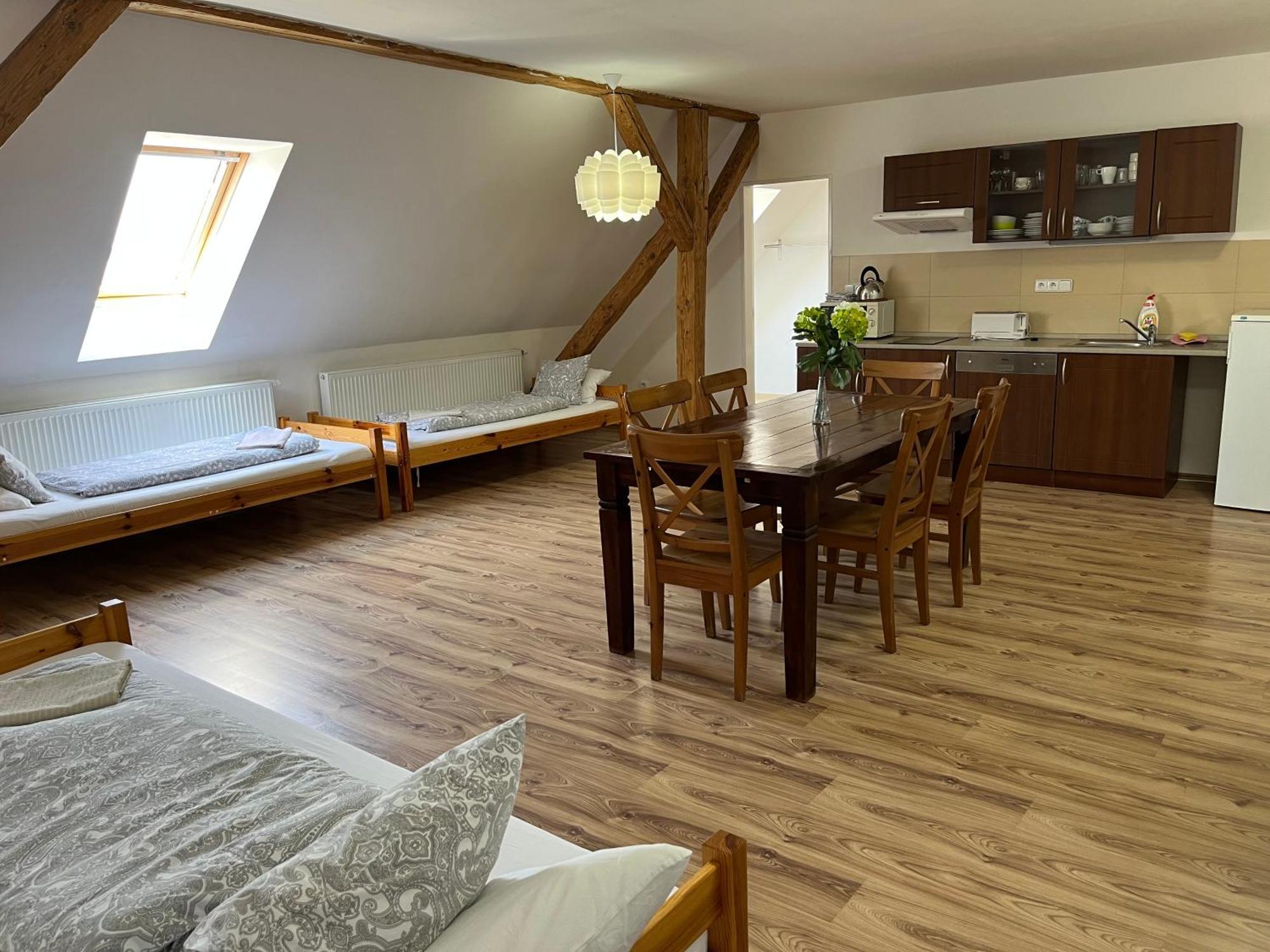 Dvur Nove Zamky Hotel Mladec Bagian luar foto