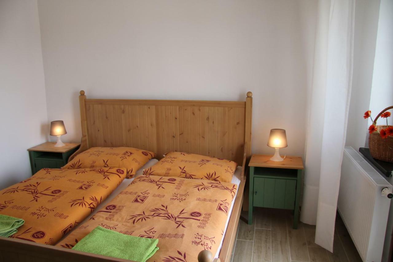 Dvur Nove Zamky Hotel Mladec Bagian luar foto