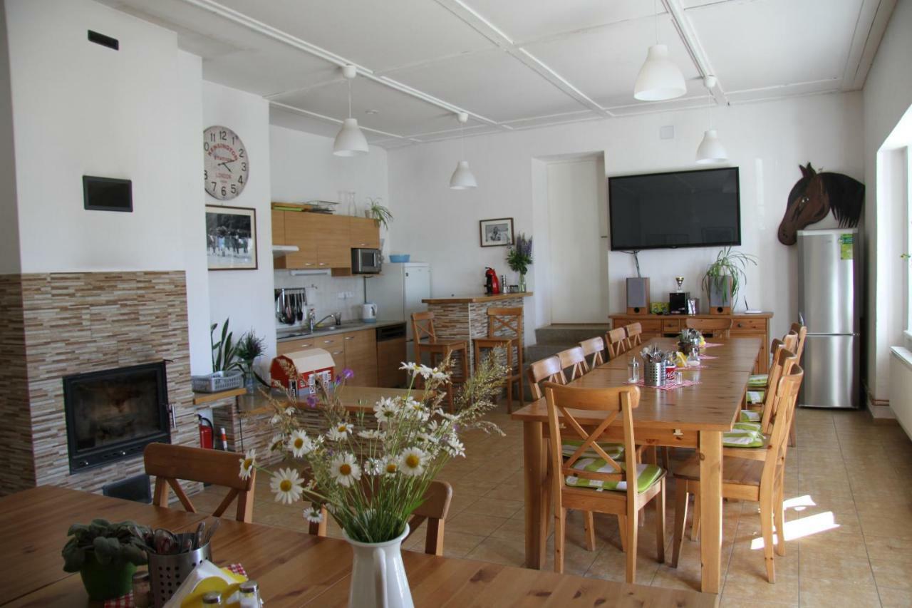 Dvur Nove Zamky Hotel Mladec Bagian luar foto